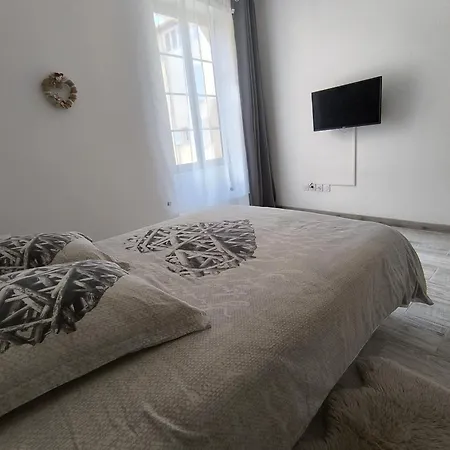 Le Romarin Classe 3 Etoiles דירה