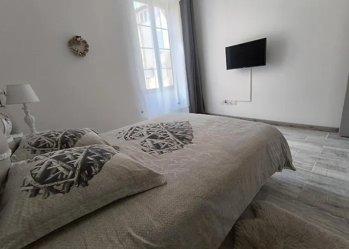 Le Romarin Classe 3 Etoiles アパート